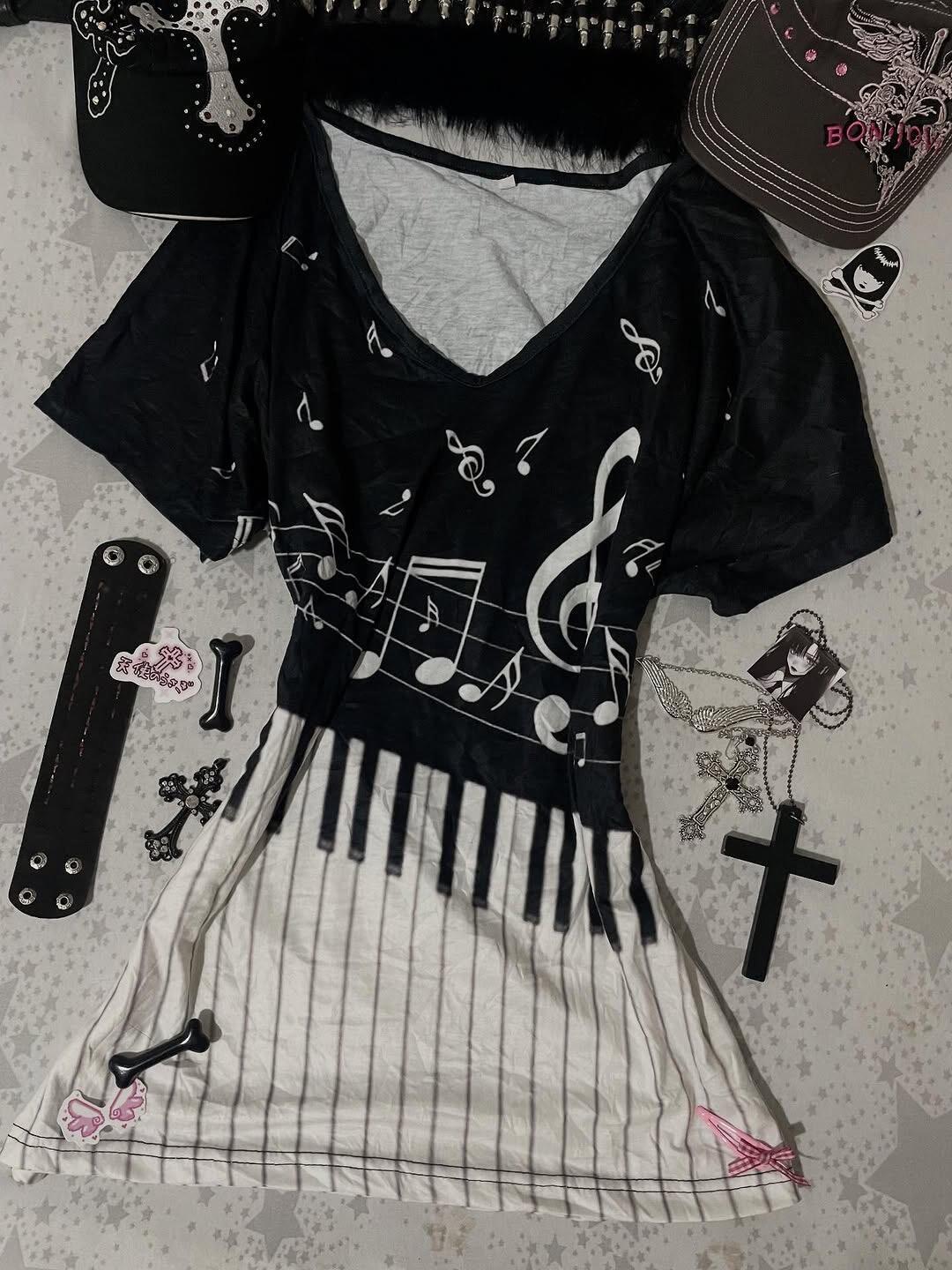 Camiseta gótica Y2K con estamp - Audio Music Notes reseña y precio